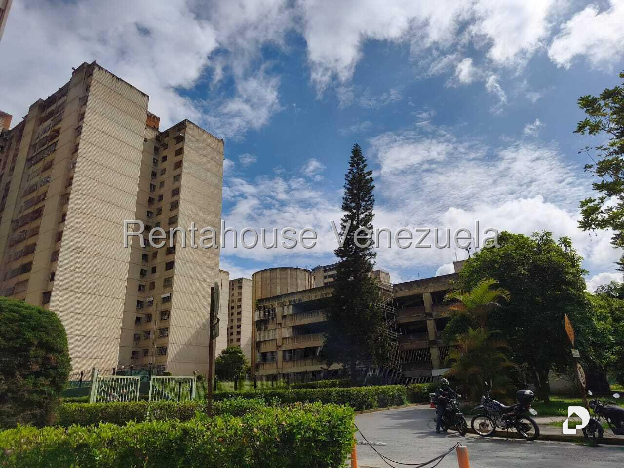 Apartamento en La Rosaleda, San Antonio de Los Altos – 2