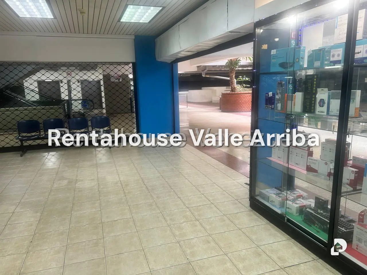 Local comercial en Los Palos Grandes, Caracas – 9