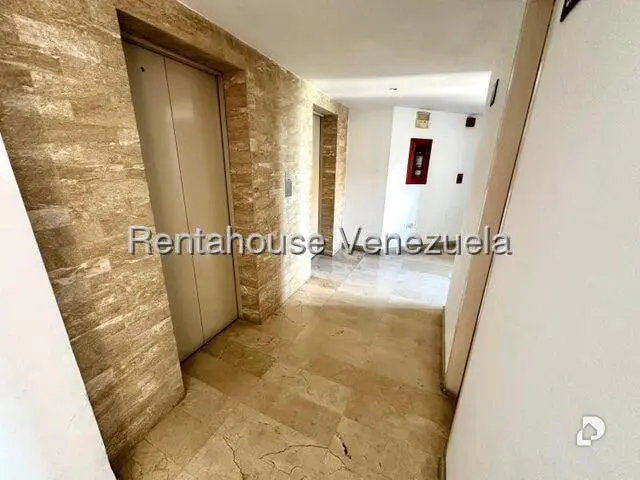 Apartamento en El Rosal, Caracas – 2