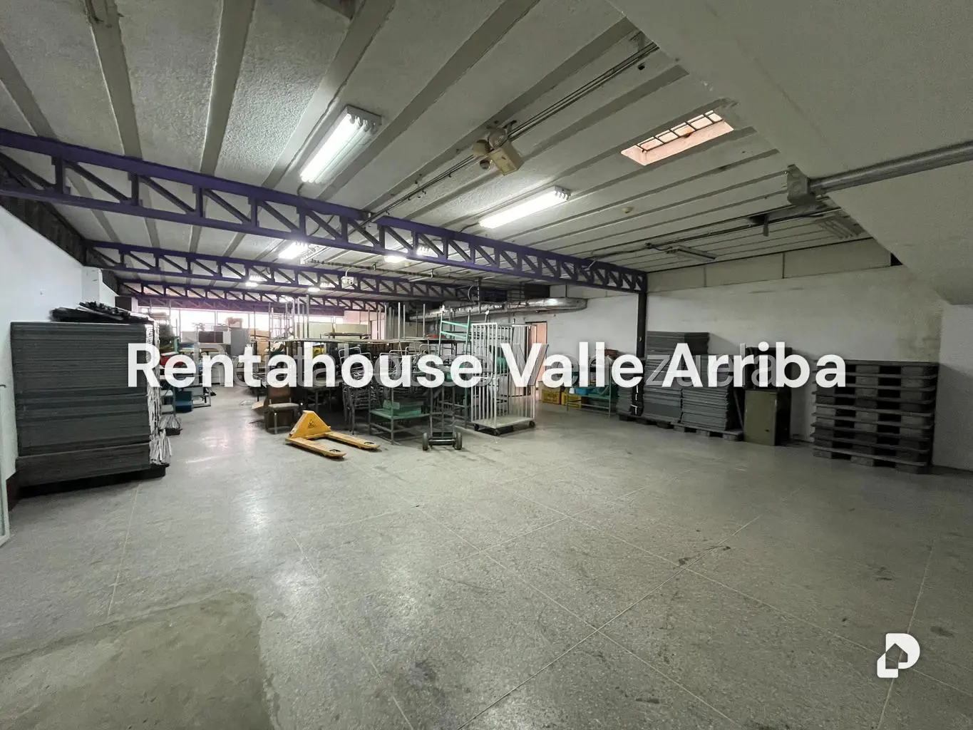 Local comercial en La Urbina, Caracas – 16