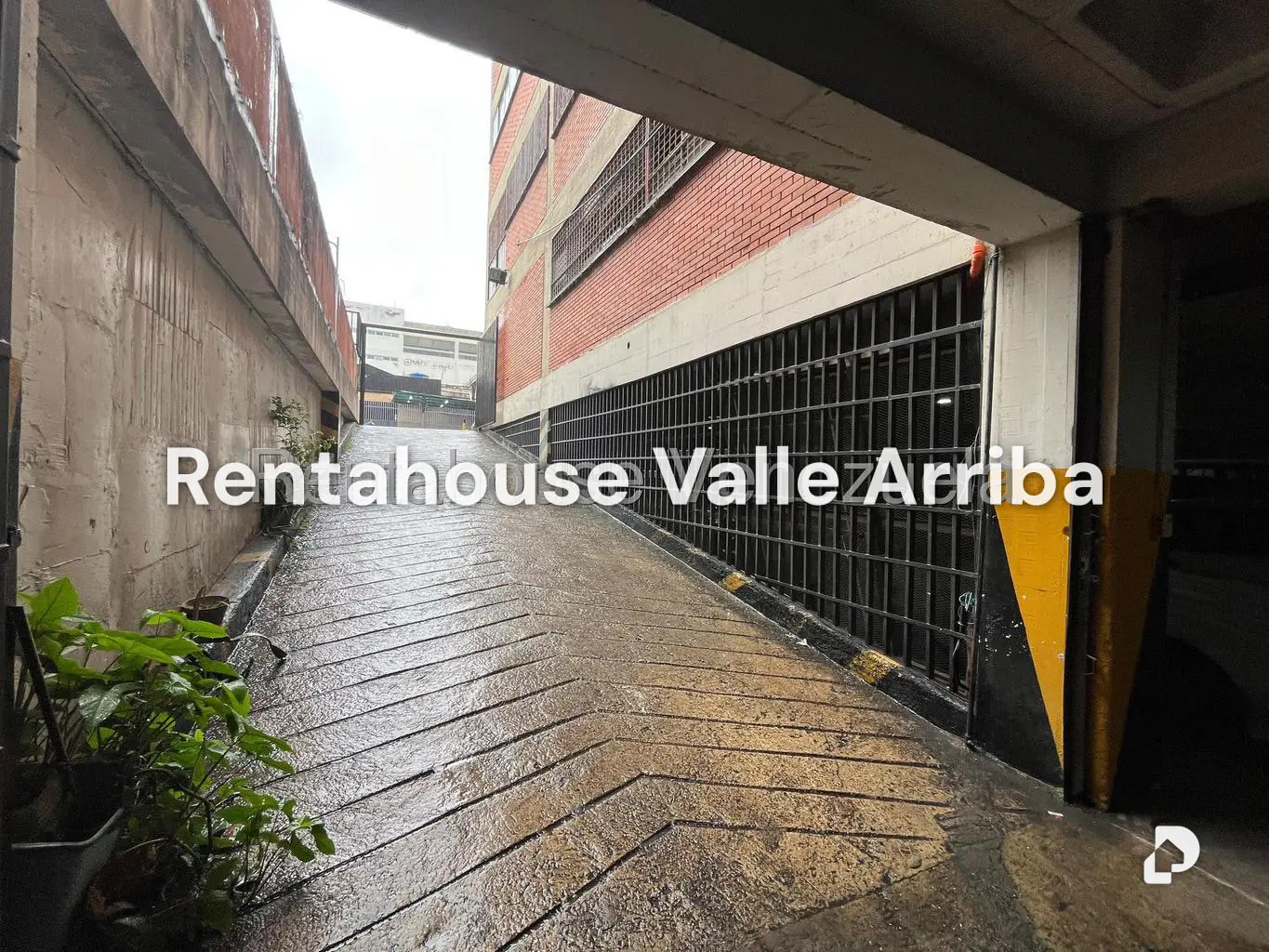 Local comercial en La Urbina, Caracas – 21
