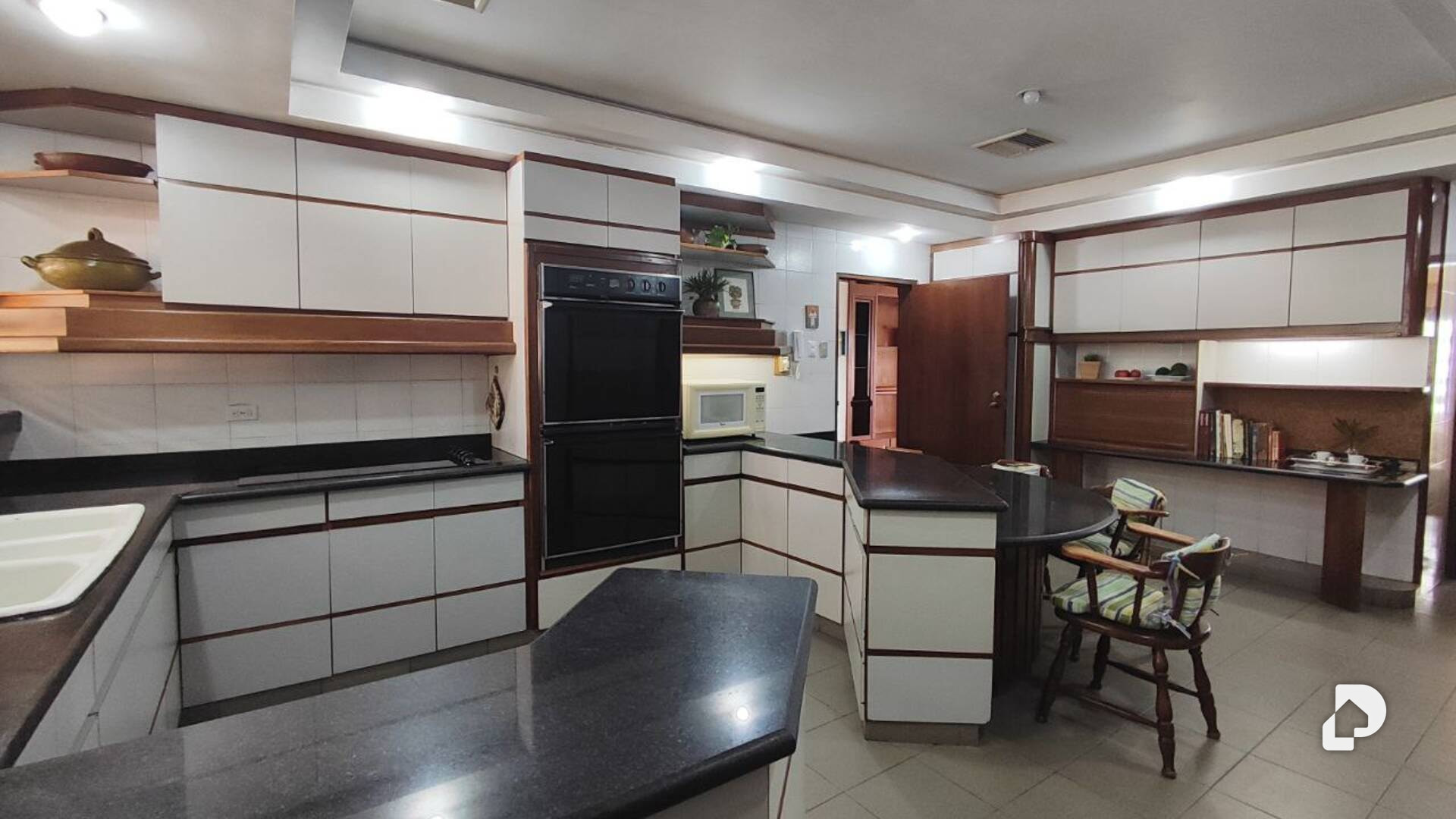 Casa en Avenida El Milagro, Maracaibo – 16