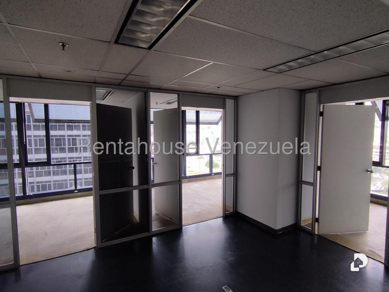 Oficina en Plaza Venezuela, Caracas – 26