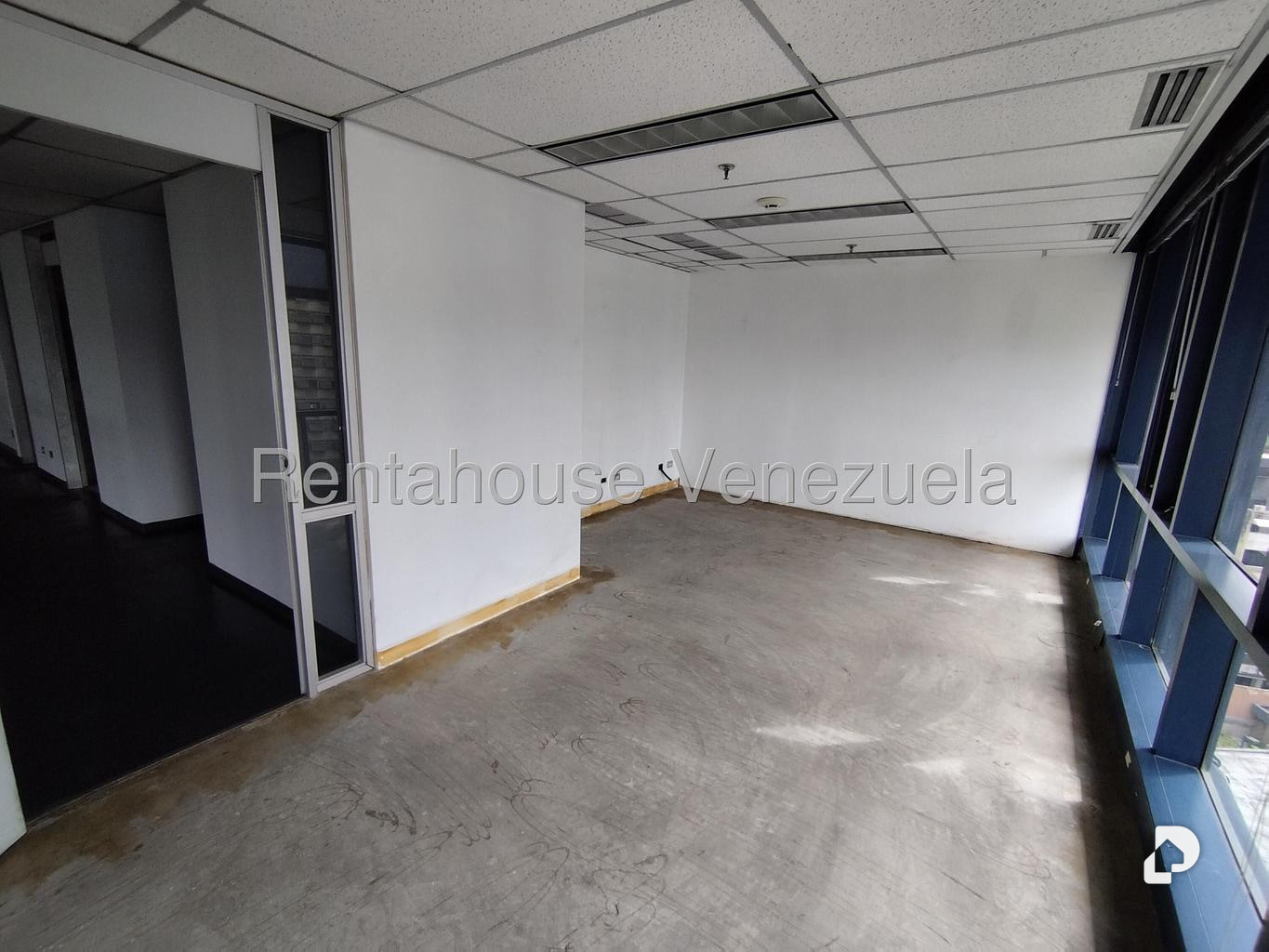 Oficina en Plaza Venezuela, Caracas – 24