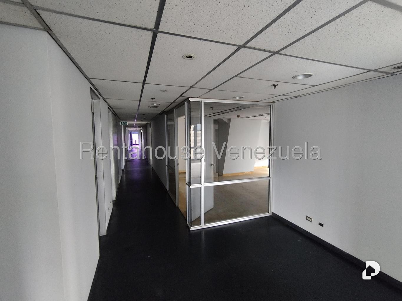 Oficina en Plaza Venezuela, Caracas – 17