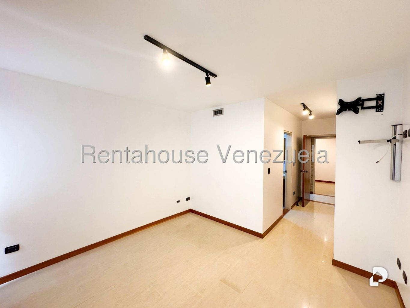 Apartamento en Los Naranjos de las Mercedes, Caracas – 19