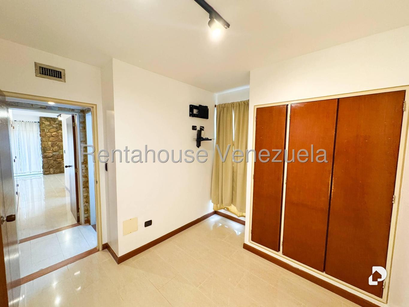 Apartamento en Los Naranjos de las Mercedes, Caracas – 28