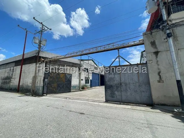 Warehouse in Turmero - 1