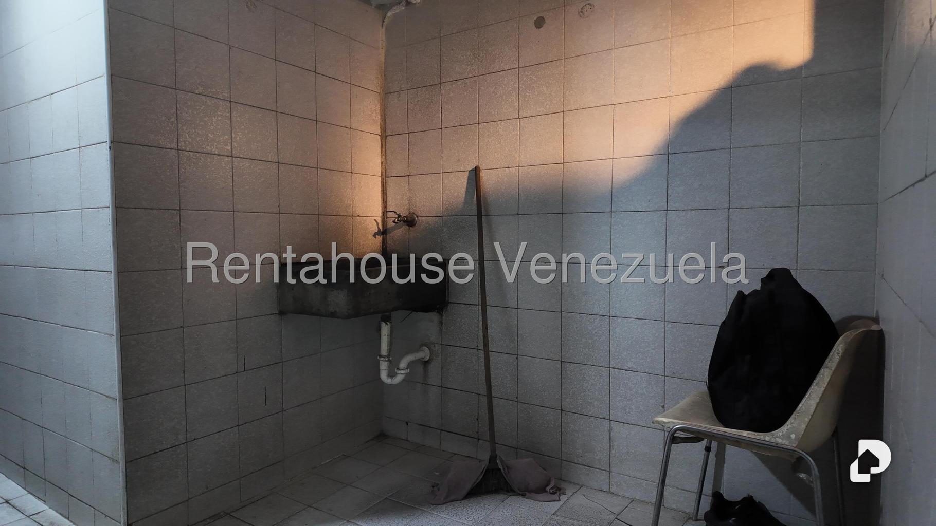 Local comercial en Santa Mónica, Caracas – 12