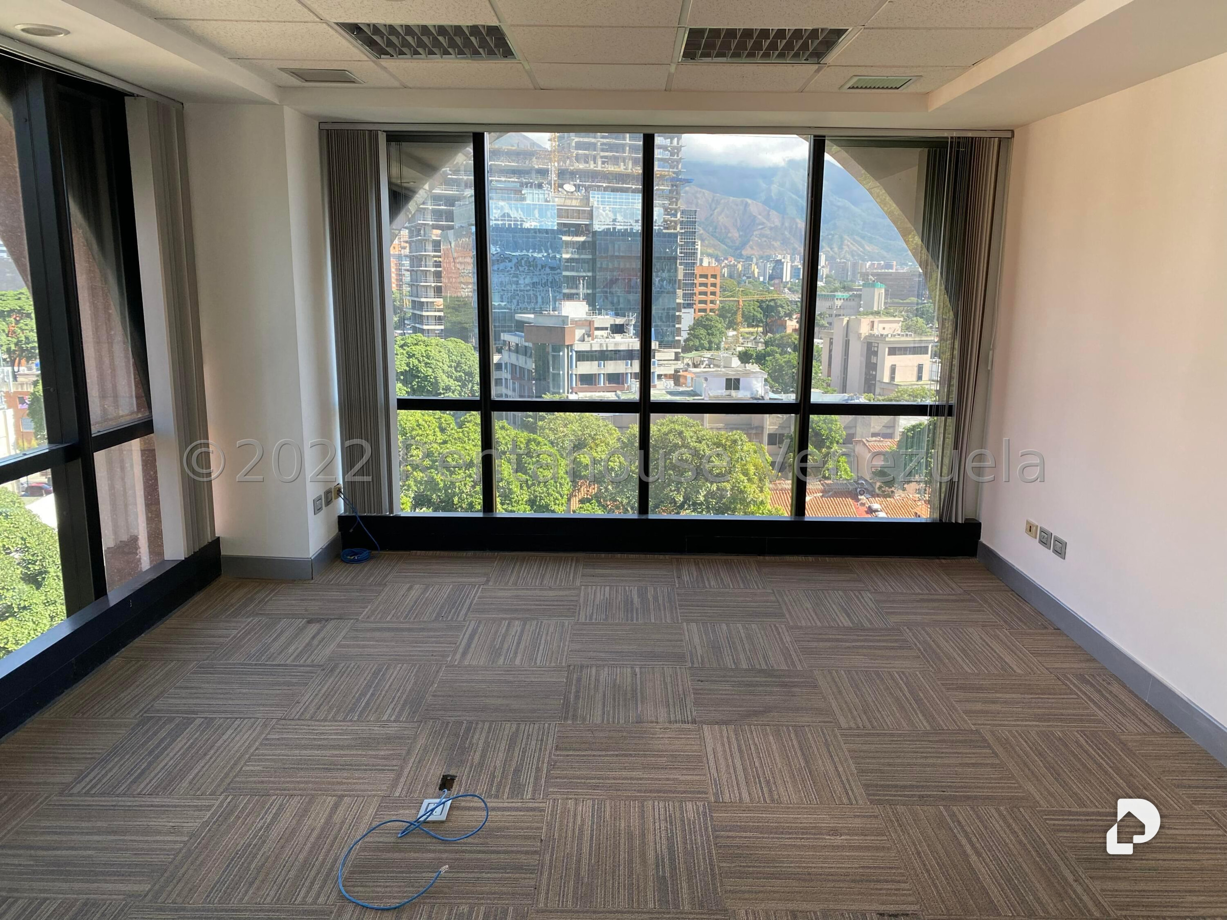 Oficina en Las Mercedes, Caracas – 12