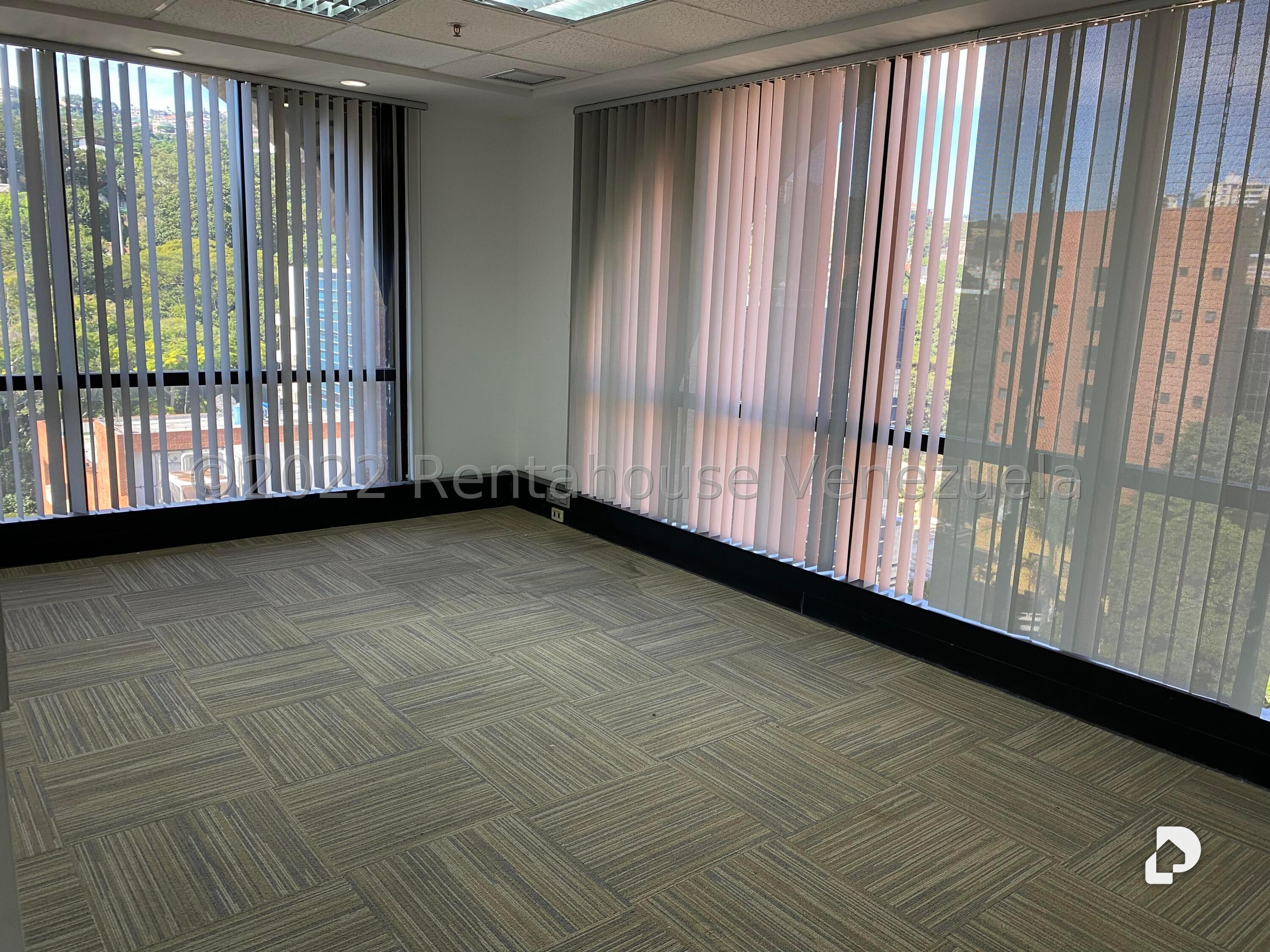 Oficina en Las Mercedes, Caracas – 24