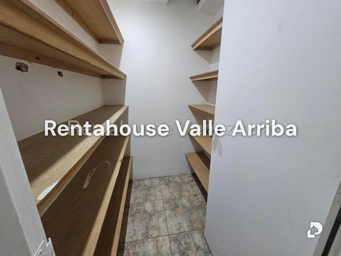 Local comercial en El Recreo, Caracas – 15