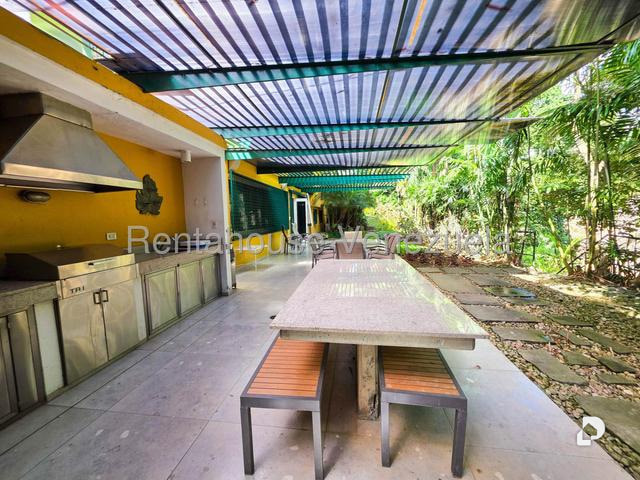 Casa en Cerro Verde, Caracas – 13