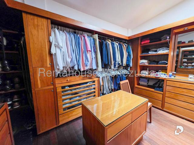 Casa en Cerro Verde, Caracas – 17