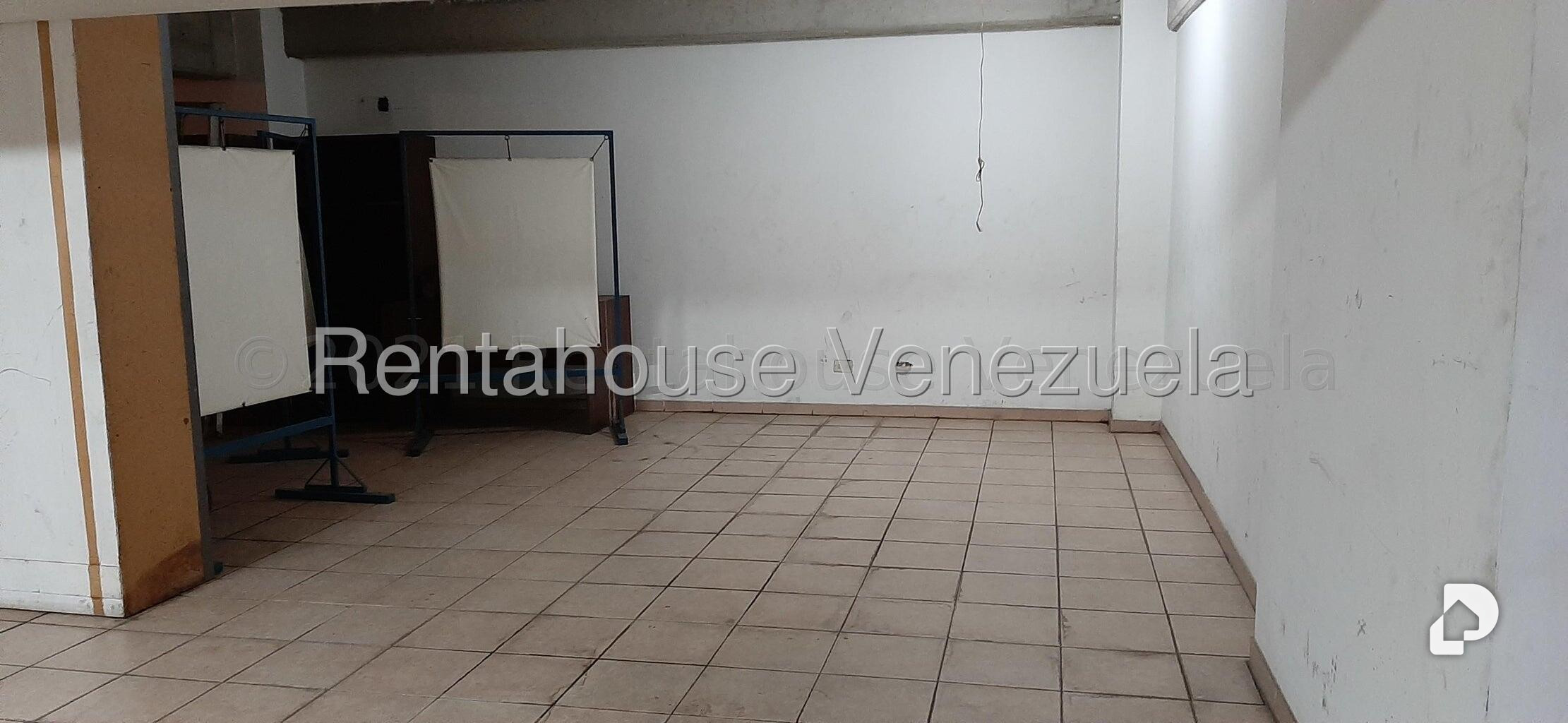 Local comercial en Parroquia La Candelaria, Caracas – 9
