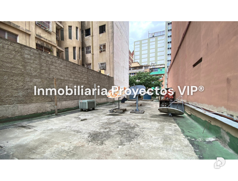 Local comercial en Av. Fuerzas Armadas, Caracas – 12