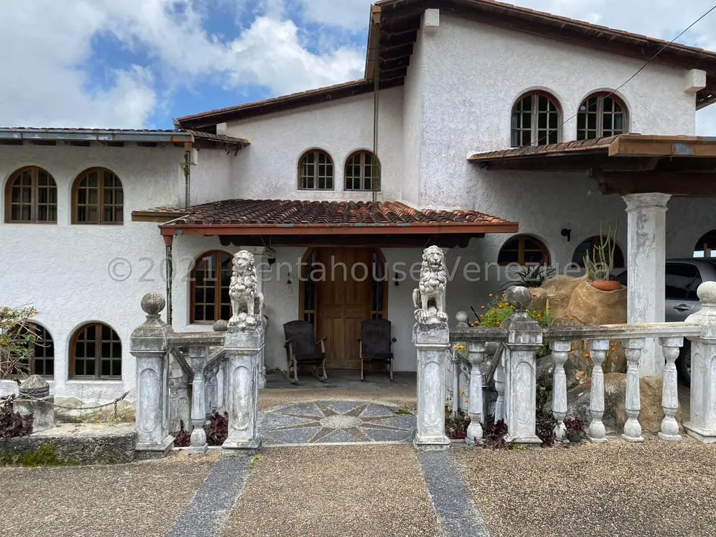 House in San Antonio de Los Altos - 1