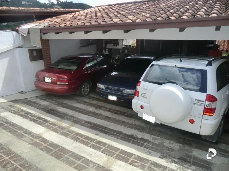 Casa en Oripoto, Caracas – 27