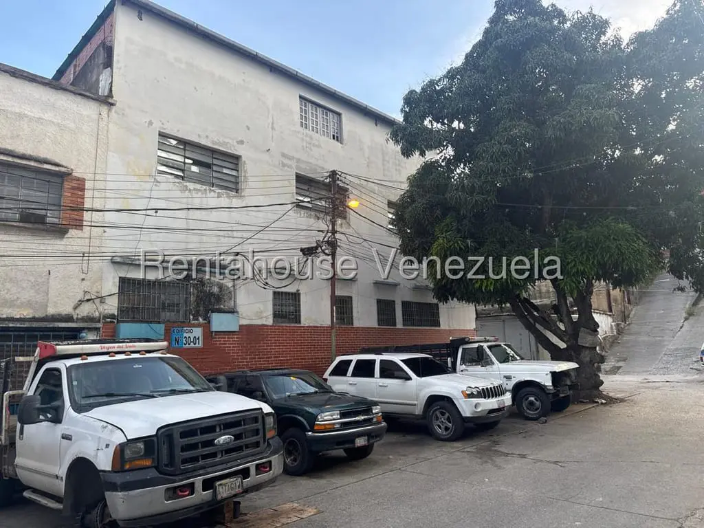 Edificio en Parroquia Santa Rosalía, Caracas - 1