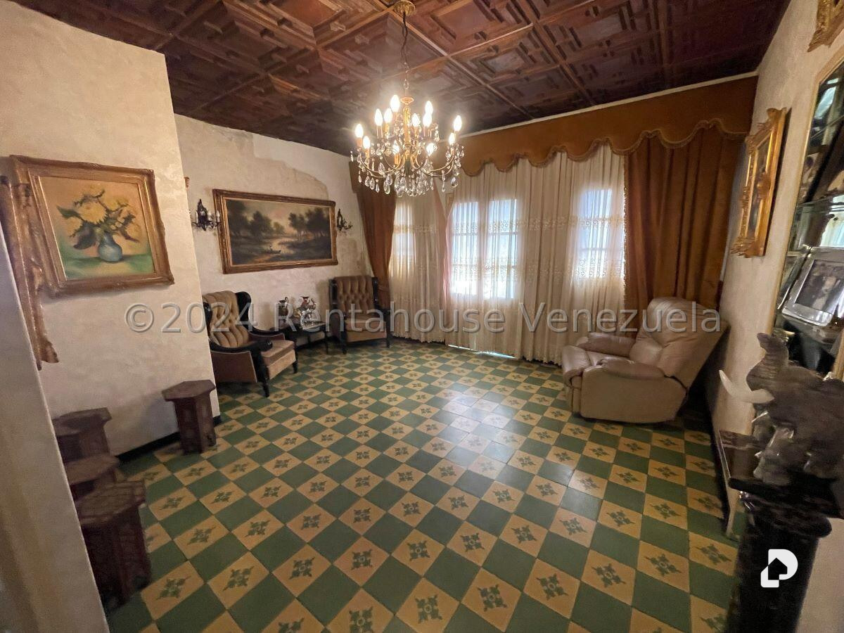 Casa en El Paraíso, Caracas – 18