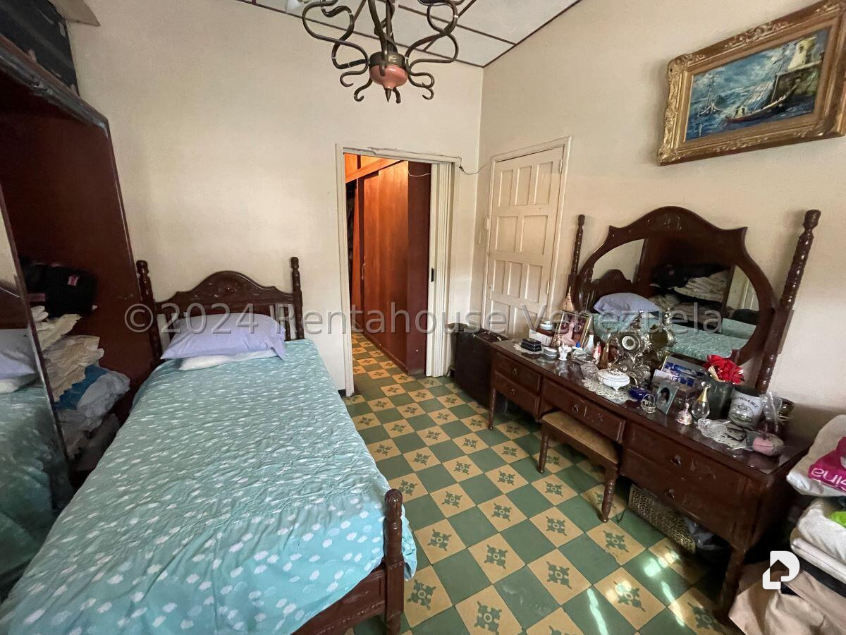 Casa en El Paraíso, Caracas – 25