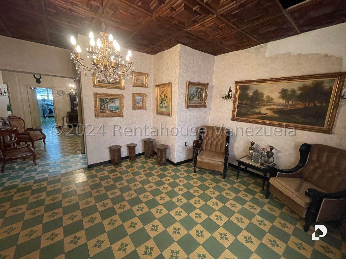 Casa en El Paraíso, Caracas – 17
