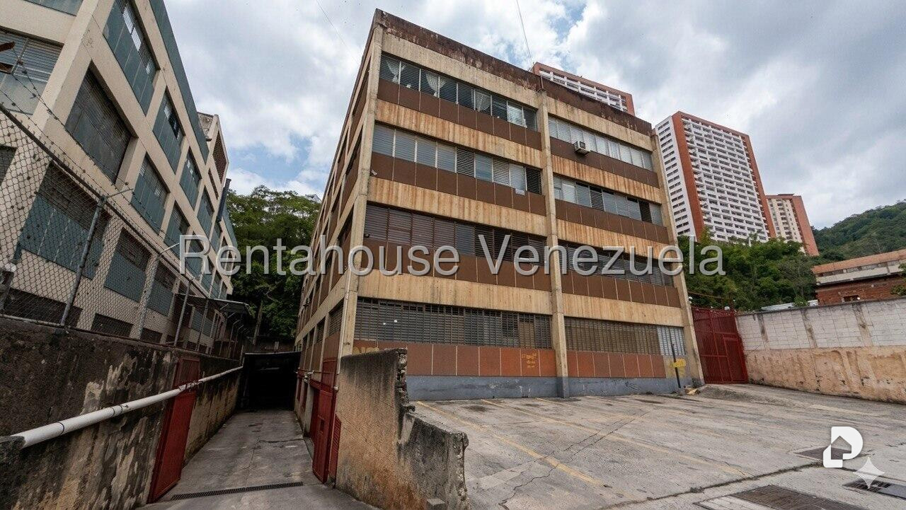 Local comercial en Palo Verde, Caracas – 3