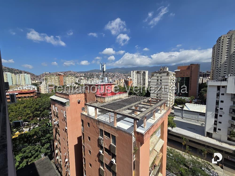 Oficina en El Paraíso, Caracas – 13