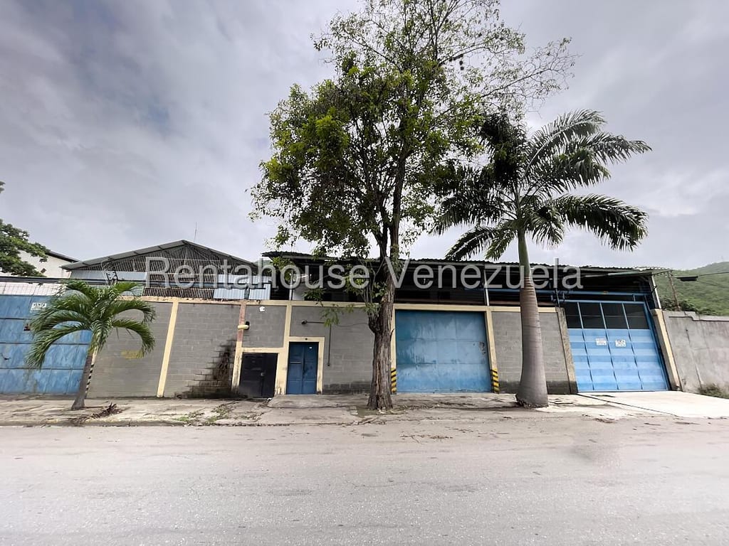 Warehouse in Guarenas - 1