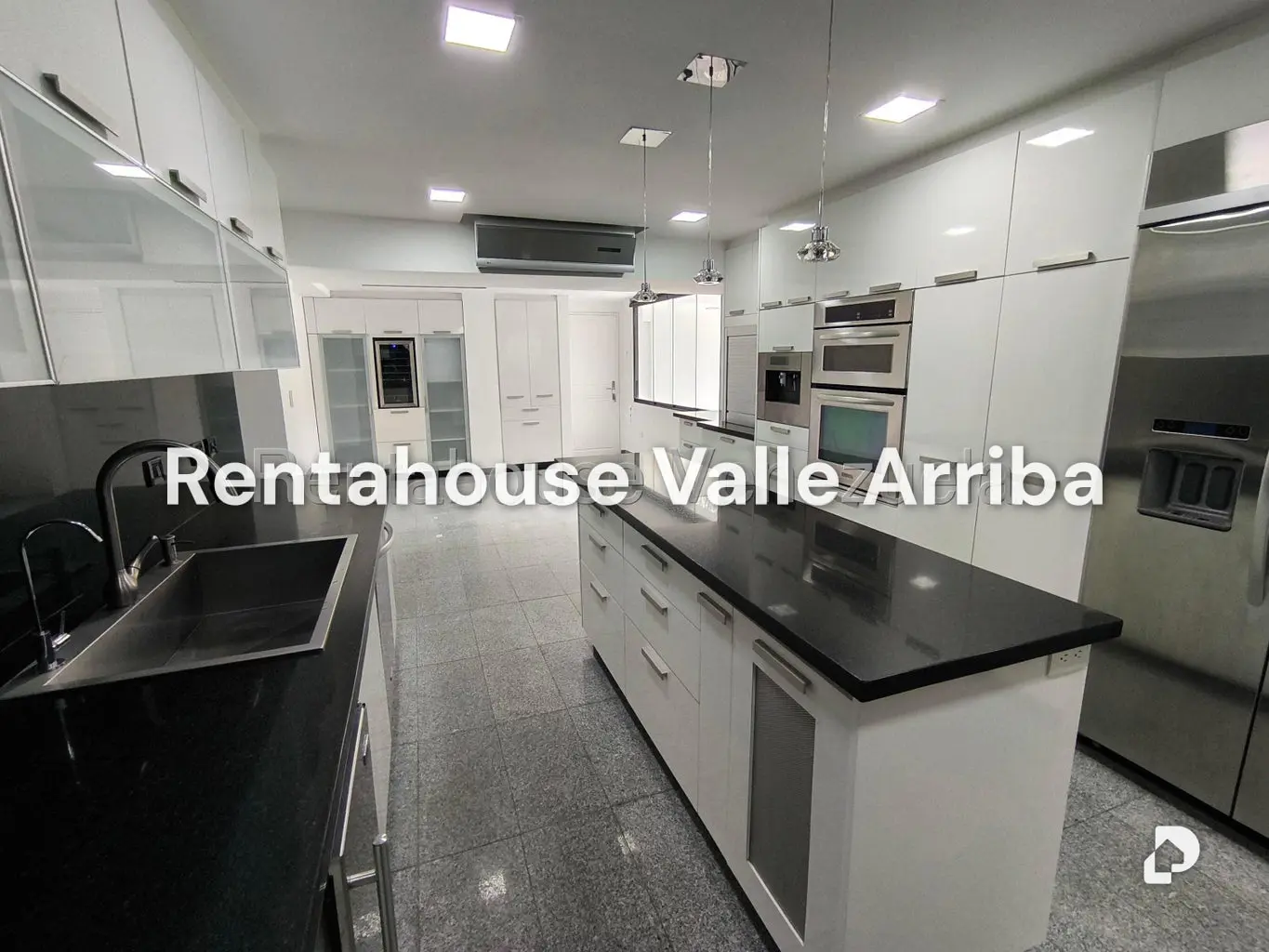 Apartamento en Lomas de La Lagunita, Caracas – 11