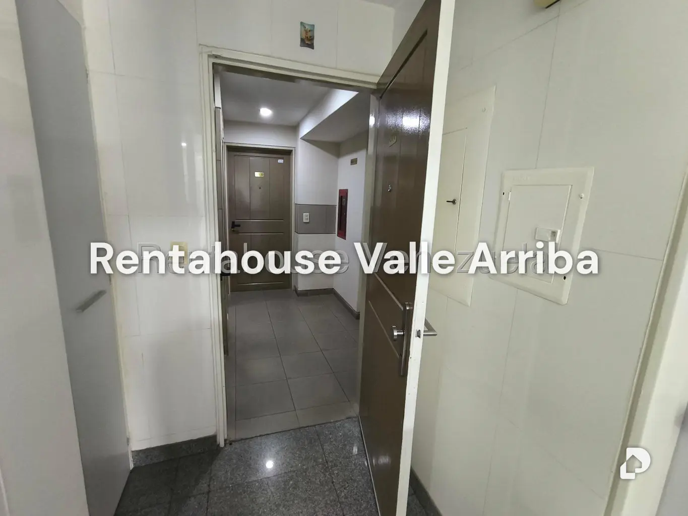 Apartamento en Lomas de La Lagunita, Caracas – 18