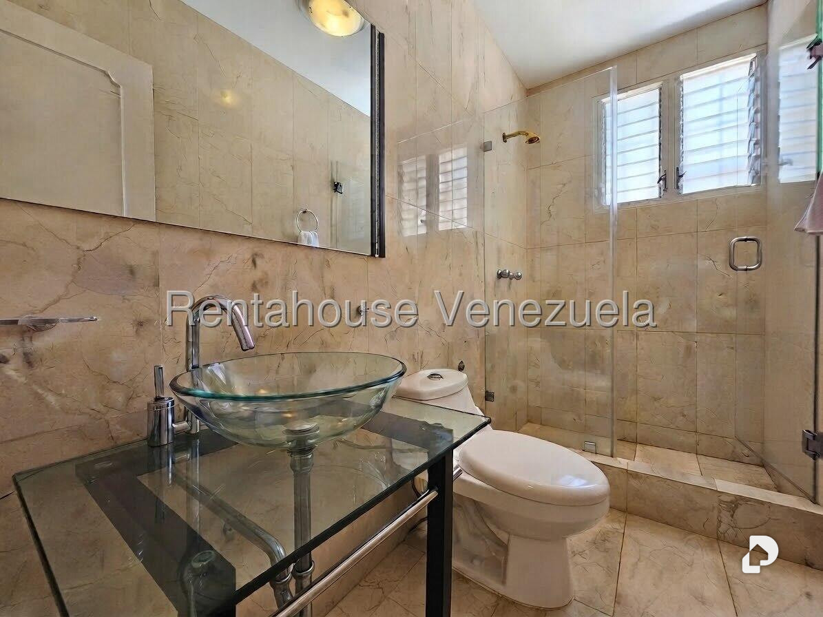 Casa en Lomas de La Lagunita, Caracas – 24