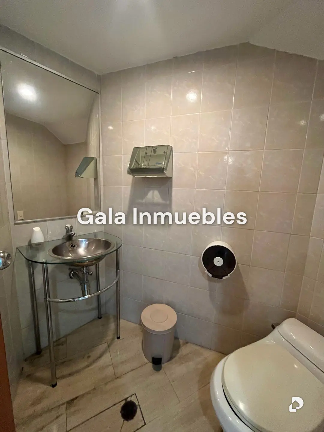 Local comercial en El Cafetal, Caracas – 18