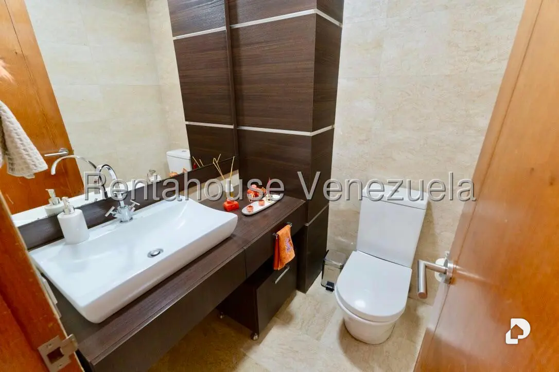 House in La Lagunita Country Club, Caracas – 27