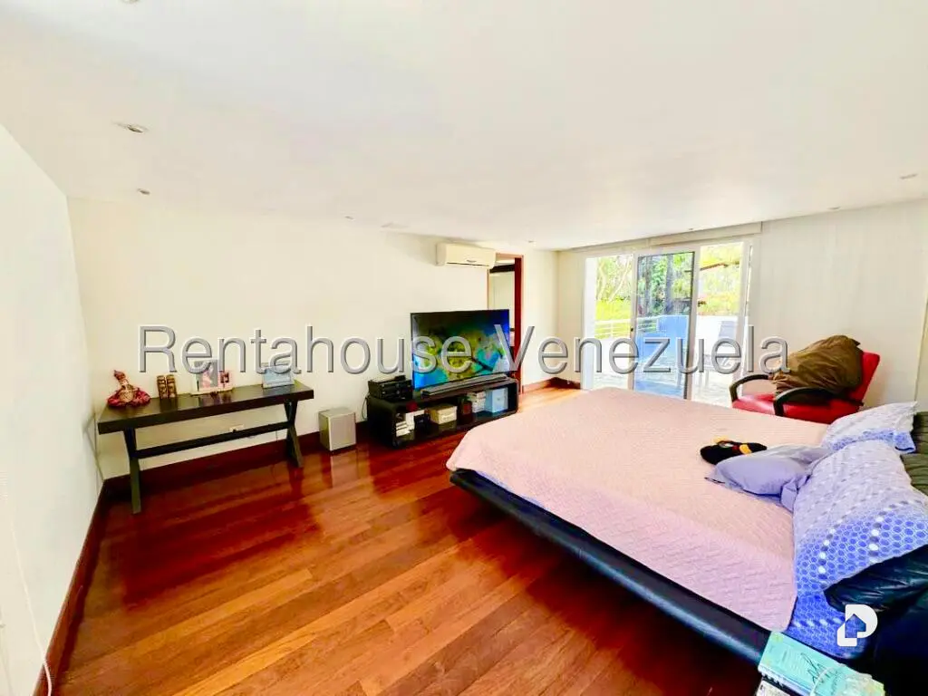 House in La Lagunita Country Club, Caracas – 33