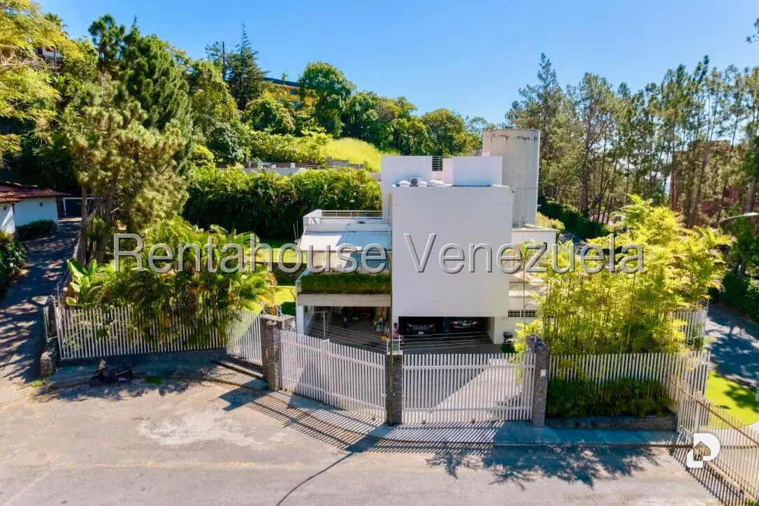 House in La Lagunita Country Club, Caracas – 43