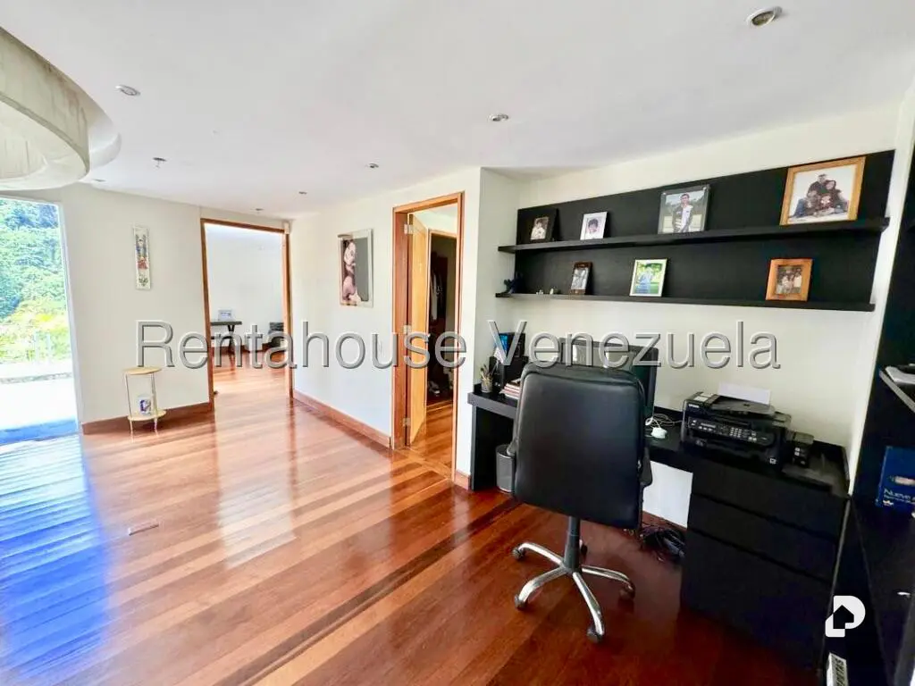 House in La Lagunita Country Club, Caracas – 31