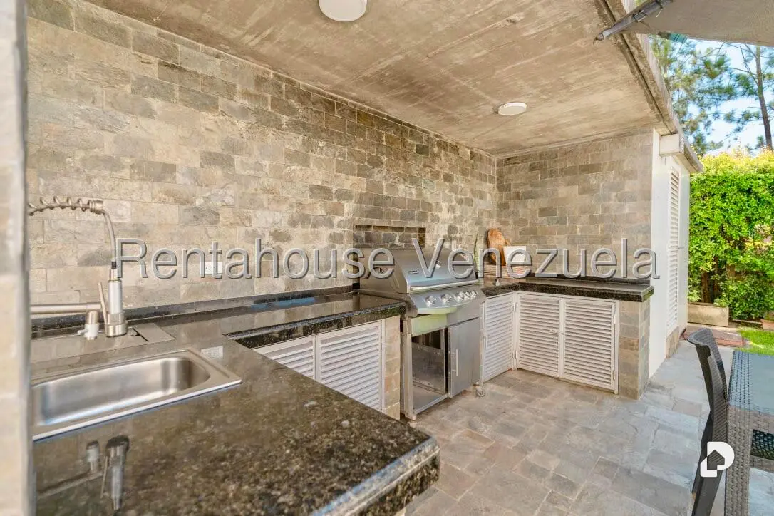 House in La Lagunita Country Club, Caracas – 26