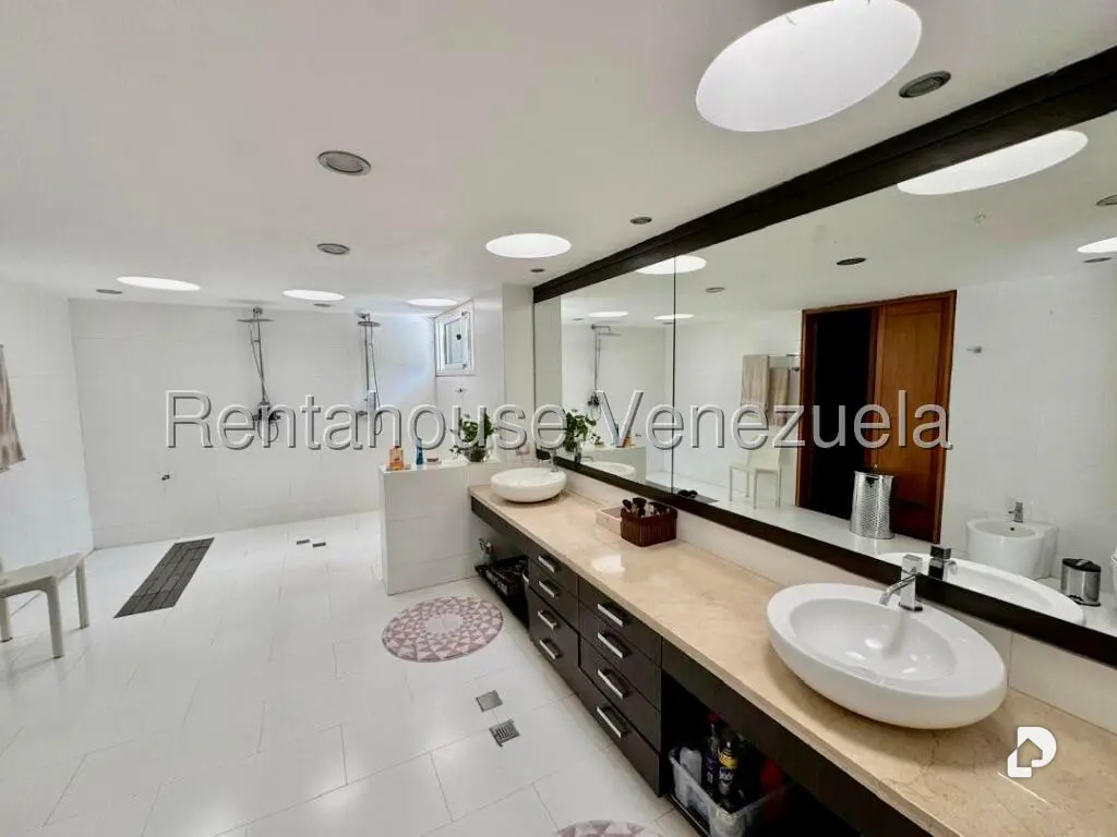 House in La Lagunita Country Club, Caracas – 34