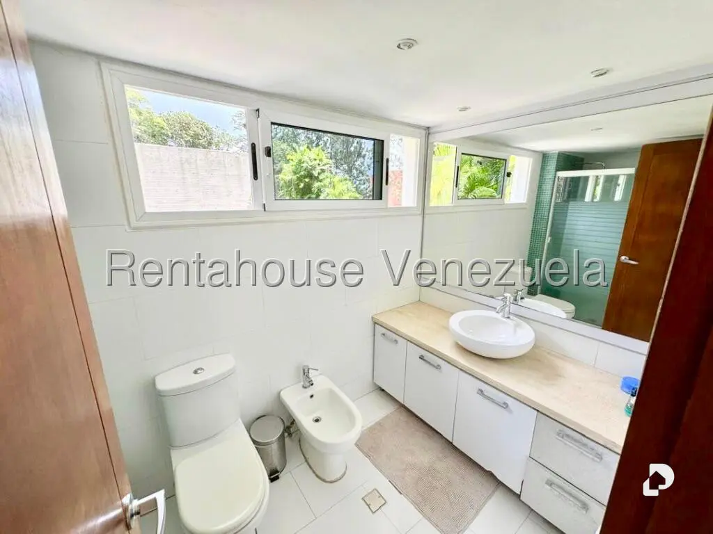 House in La Lagunita Country Club, Caracas – 37