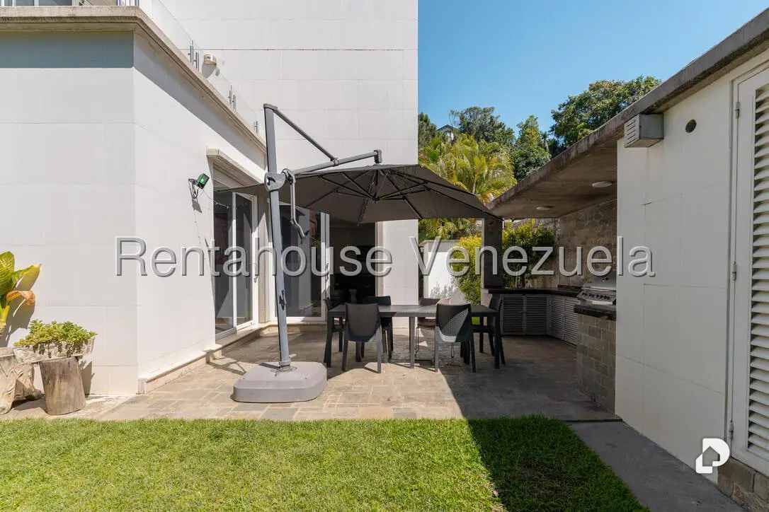 House in La Lagunita Country Club, Caracas – 24