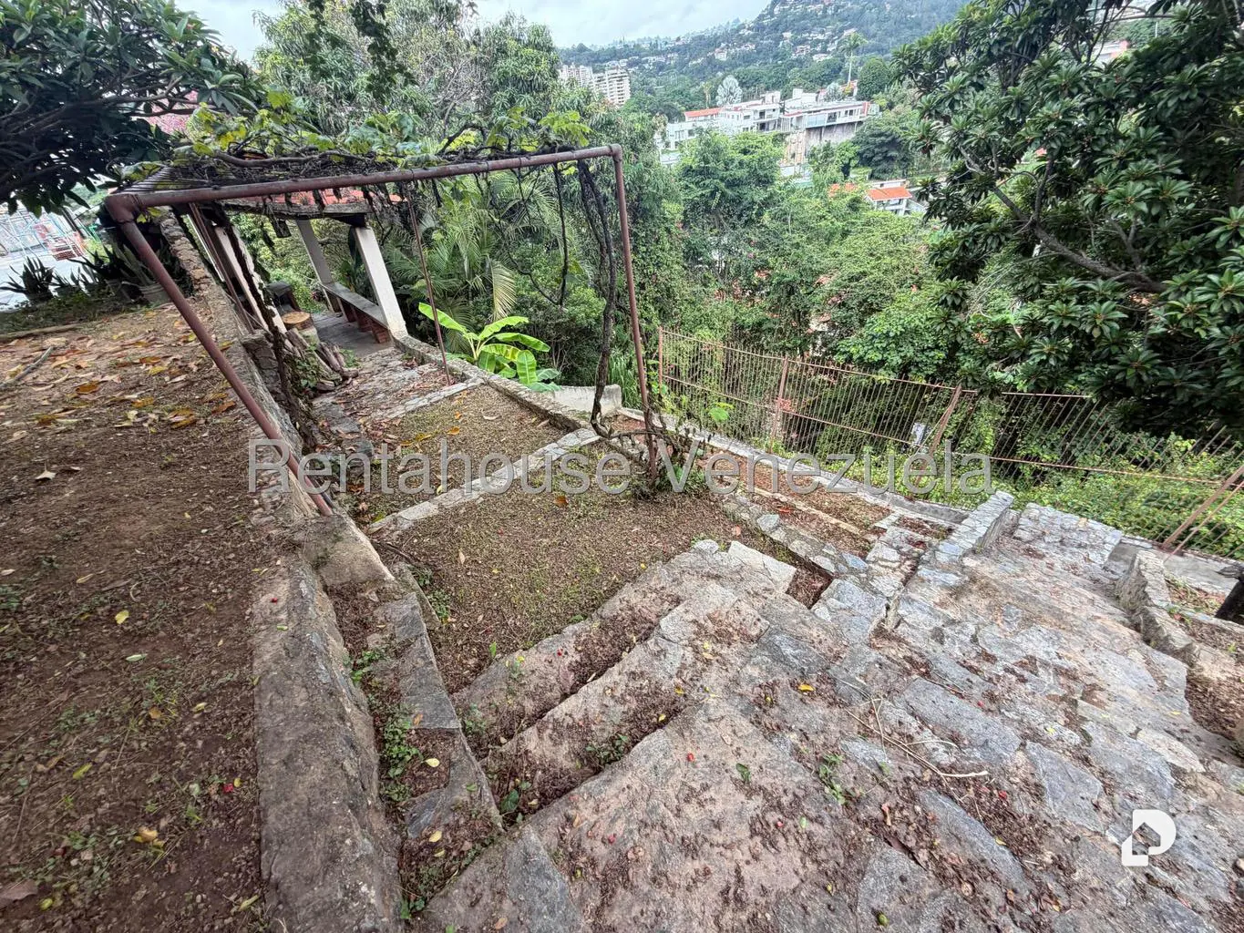 House in Prados del Este, Caracas – 10