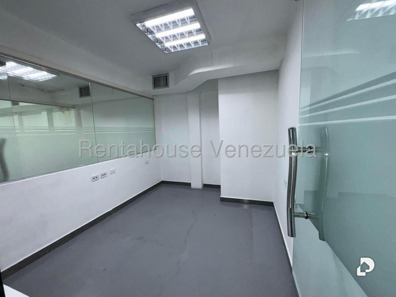 Oficina en Chuao, Caracas – 13