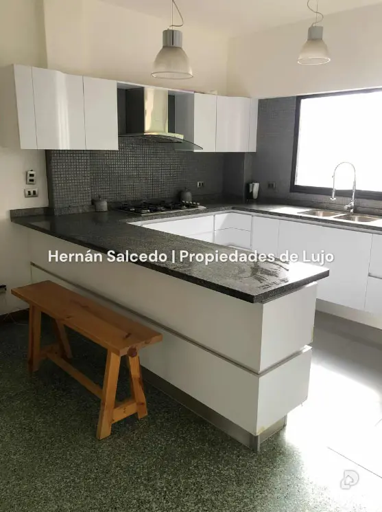 Edificio en La Florida, Caracas – 5
