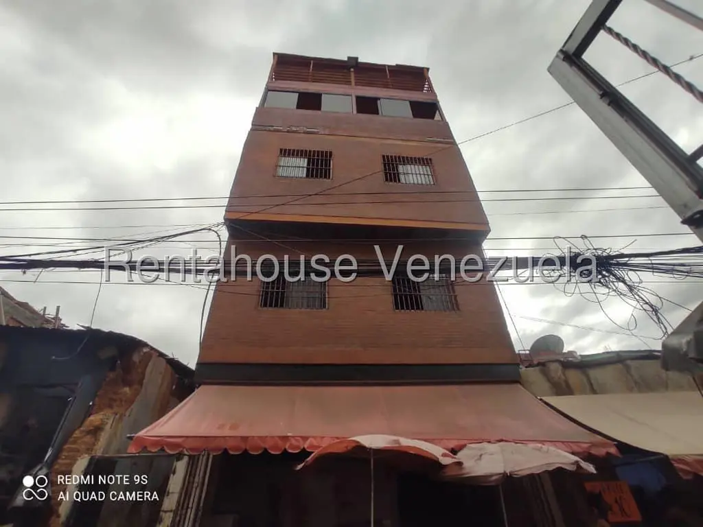 Building in Petare, Caracas - 1