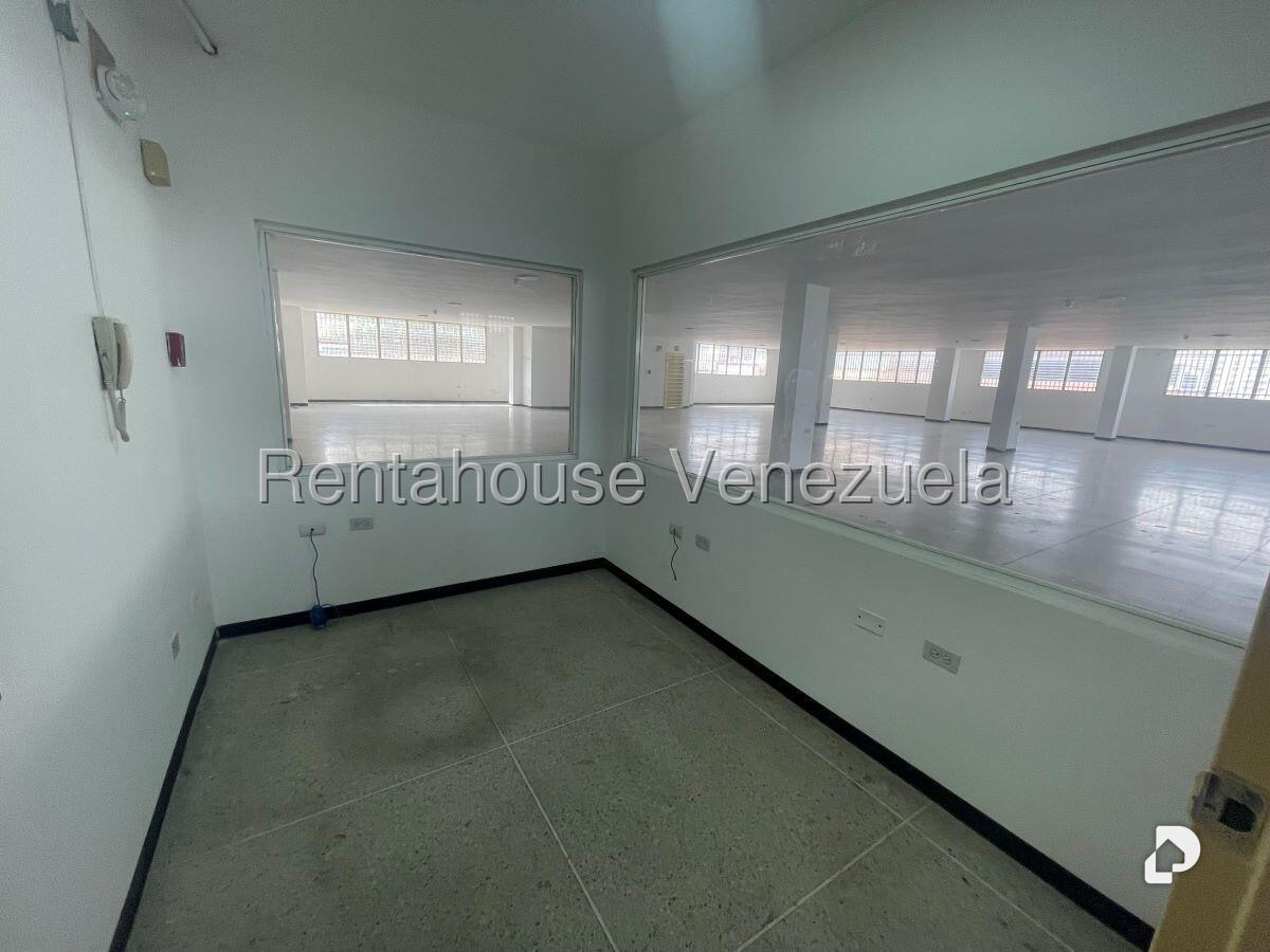 Local comercial en La Urbina, Caracas – 8