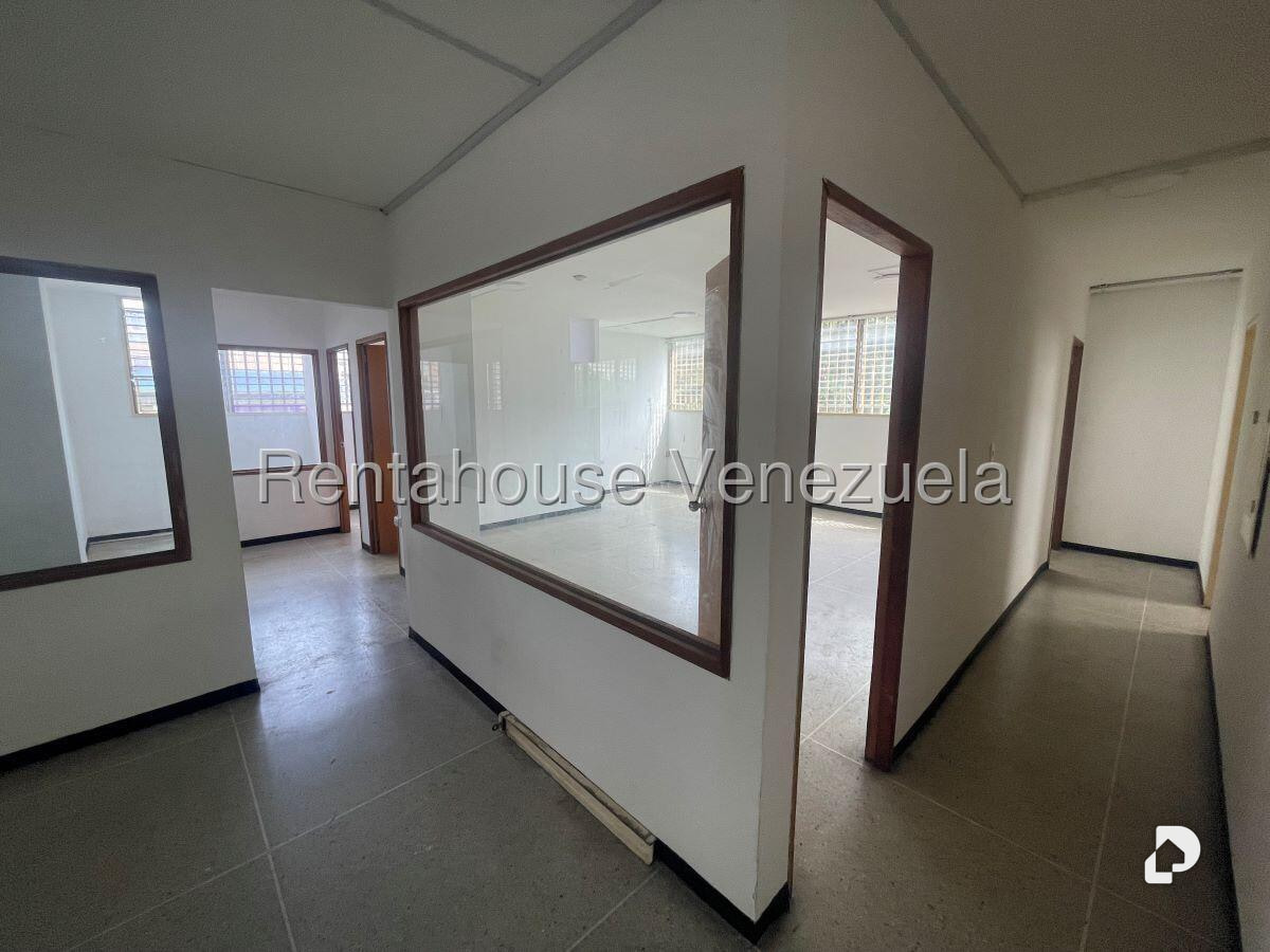 Local comercial en La Urbina, Caracas – 2