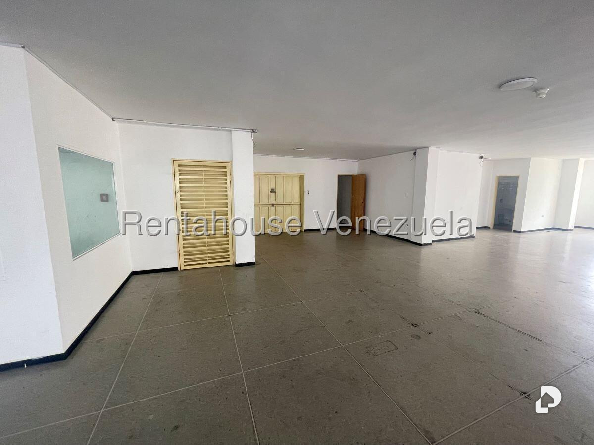 Local comercial en La Urbina, Caracas – 13