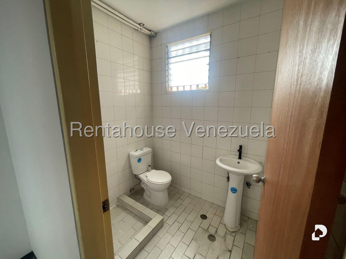 Local comercial en La Urbina, Caracas – 3