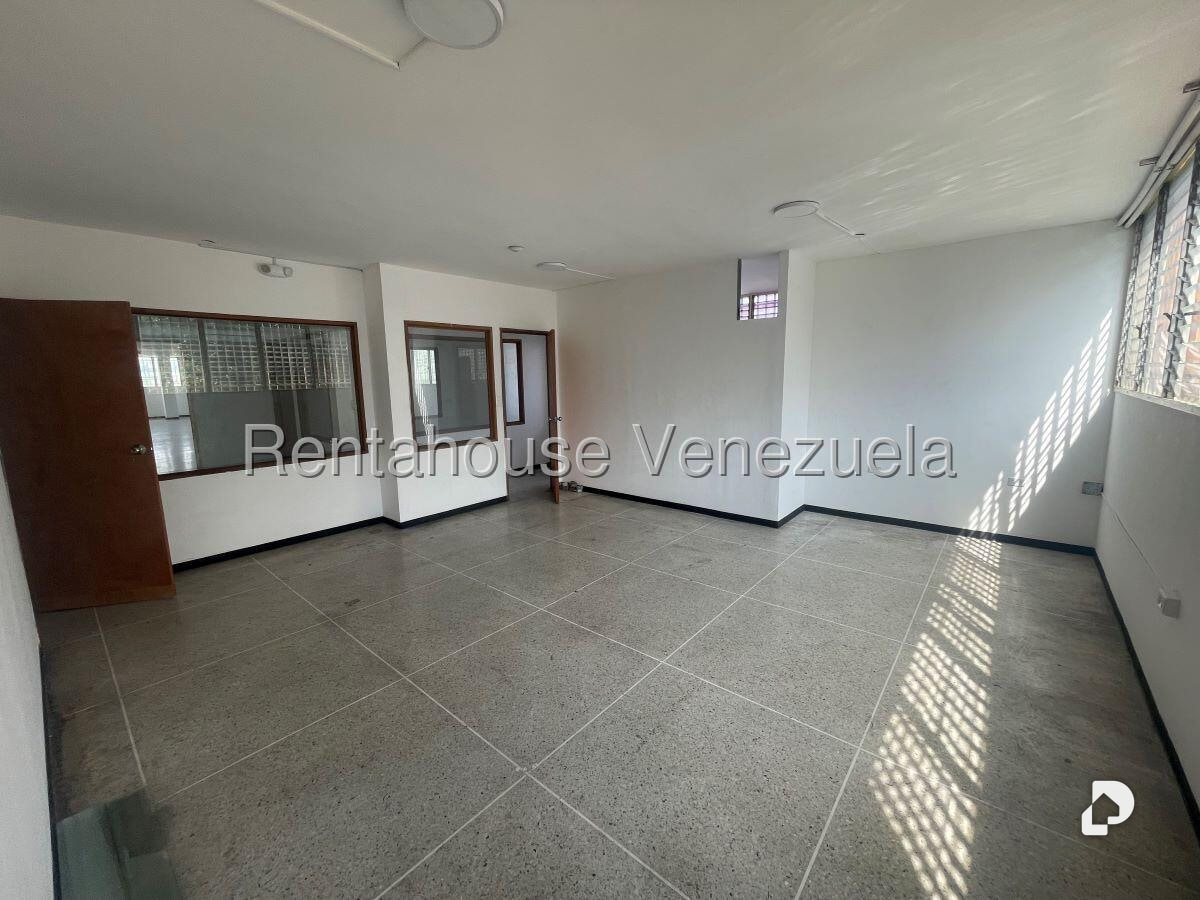 Local comercial en La Urbina, Caracas – 4